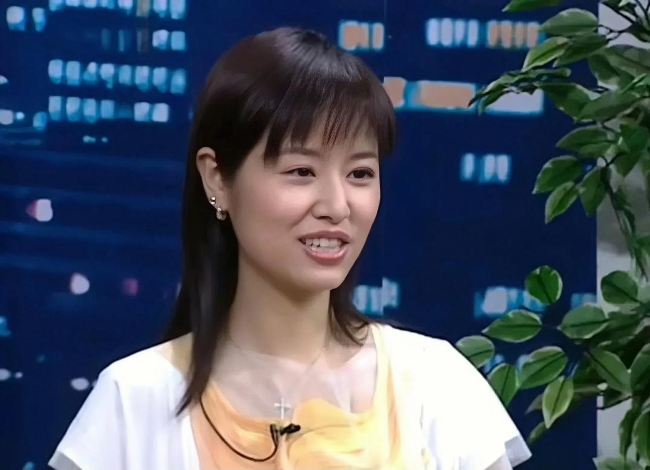 刚出道时的林心如，样子很一般，谈不上多美，甚至有点土里土气，有点青涩，也有那么点