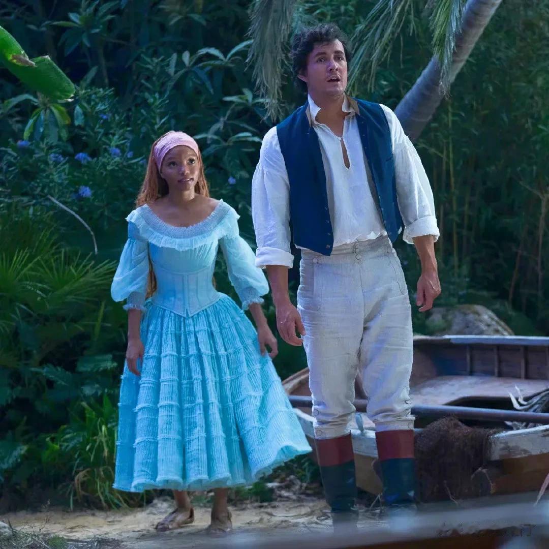 迪士尼真人版美人鱼公主电影中的美人鱼和王子，相比早年动画版本，变化相当大。
