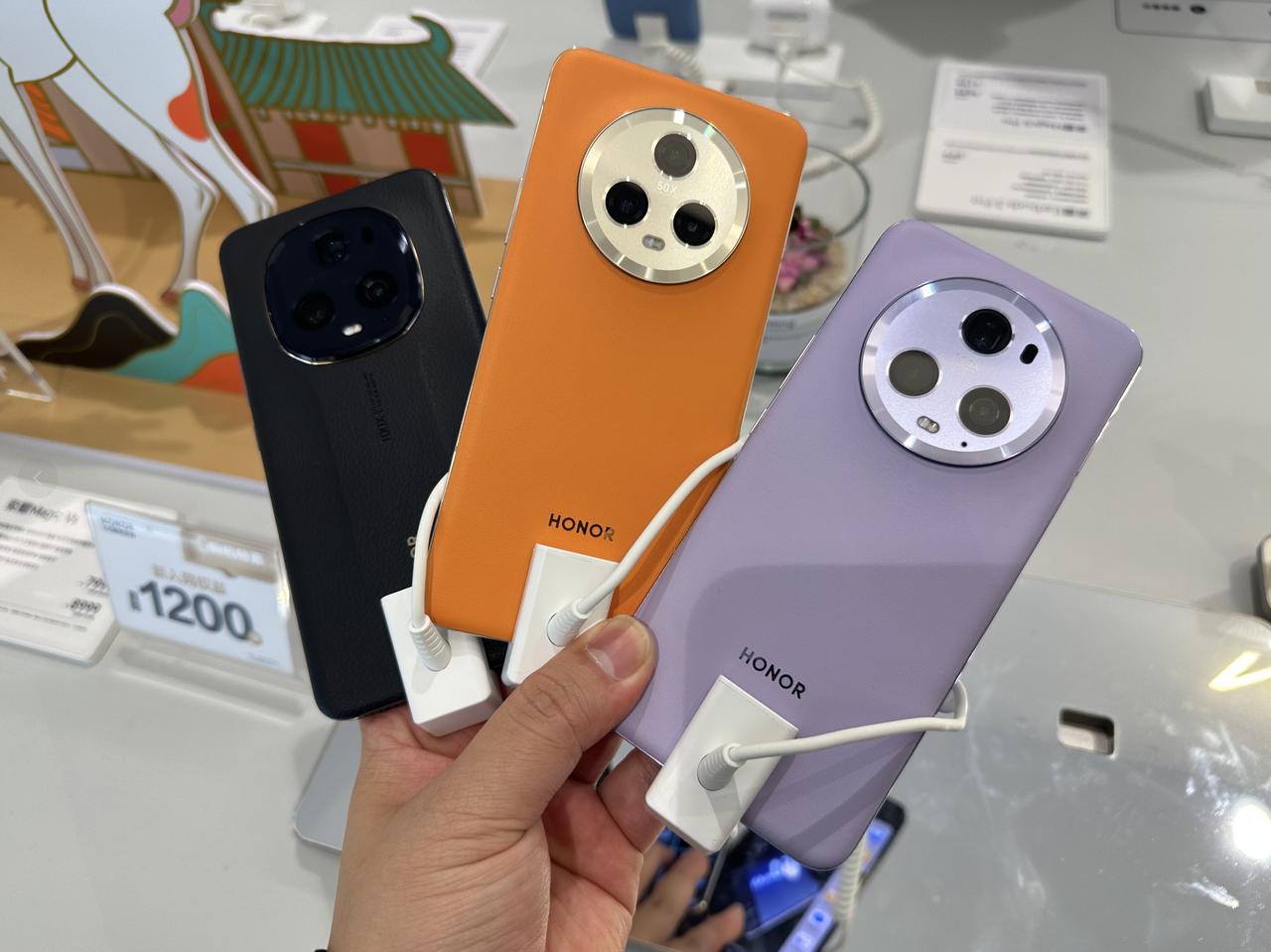 到店里体验了一下荣耀Magic5系列，标准版/Pro版/至臻版的设计，我感觉还是