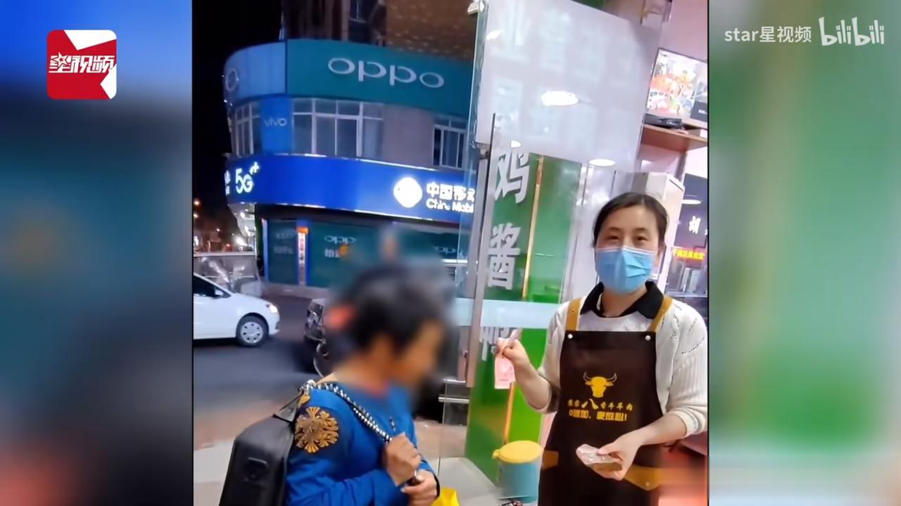 冥币买羊肝，难遇好心人。
河南商丘，一名男子手持两张冥币走进一家肉店。
当时，店