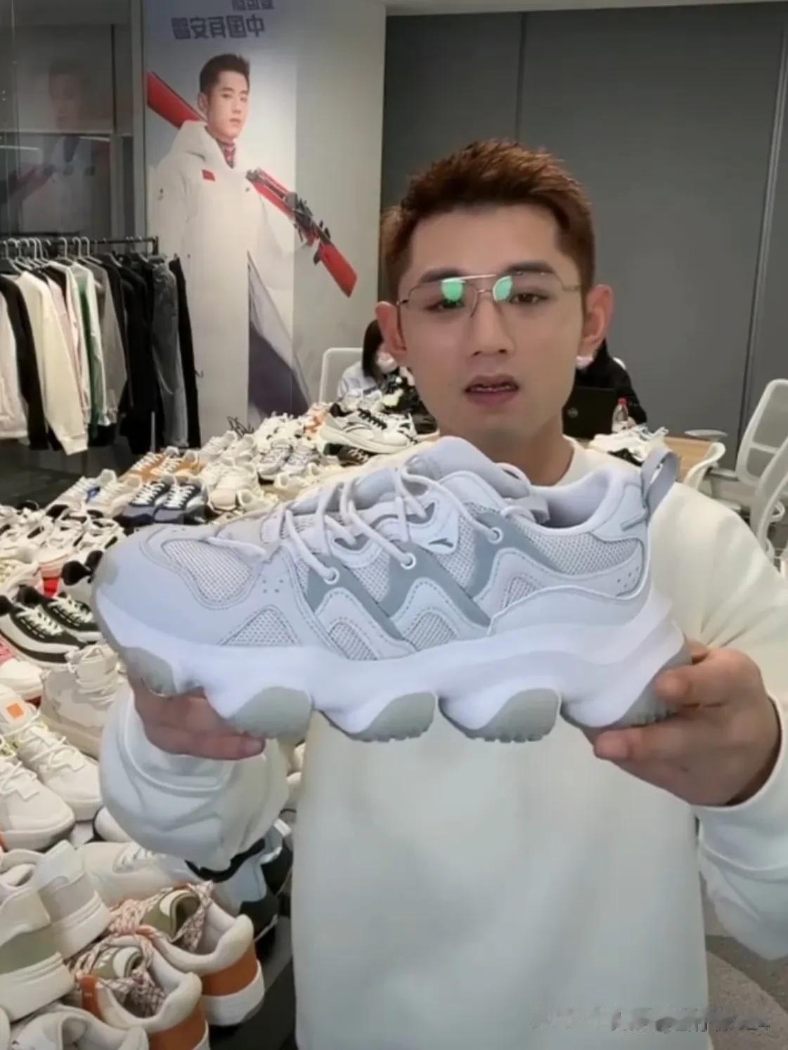 一瓜未平一瓜又起，当张继科这大瓜还意犹未尽的时候，燕山大学视频又被曝光，让吃瓜群