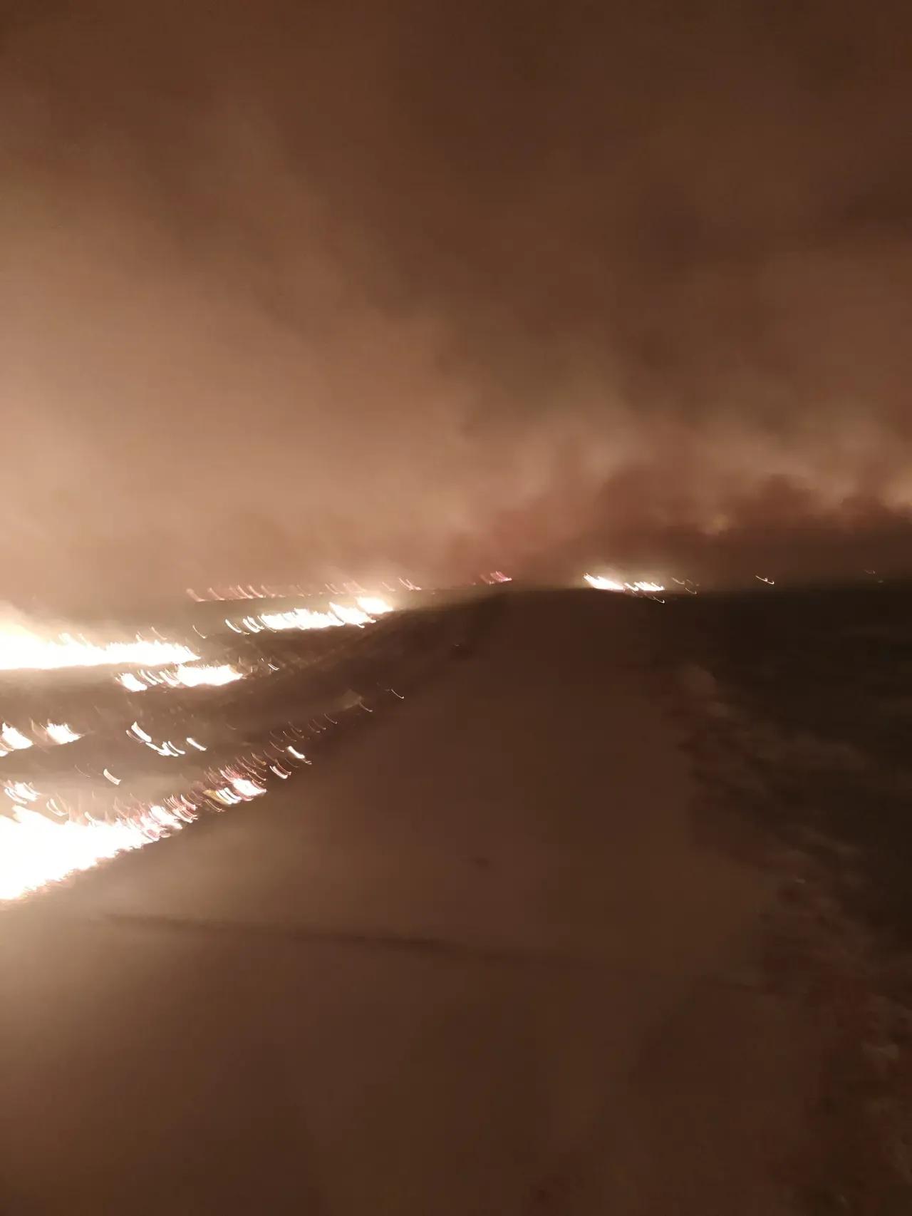 现在很多地方都允许农民烧秸秆了，看来政府部门是真正感觉到了禁止燃烧秸秆的危害了。