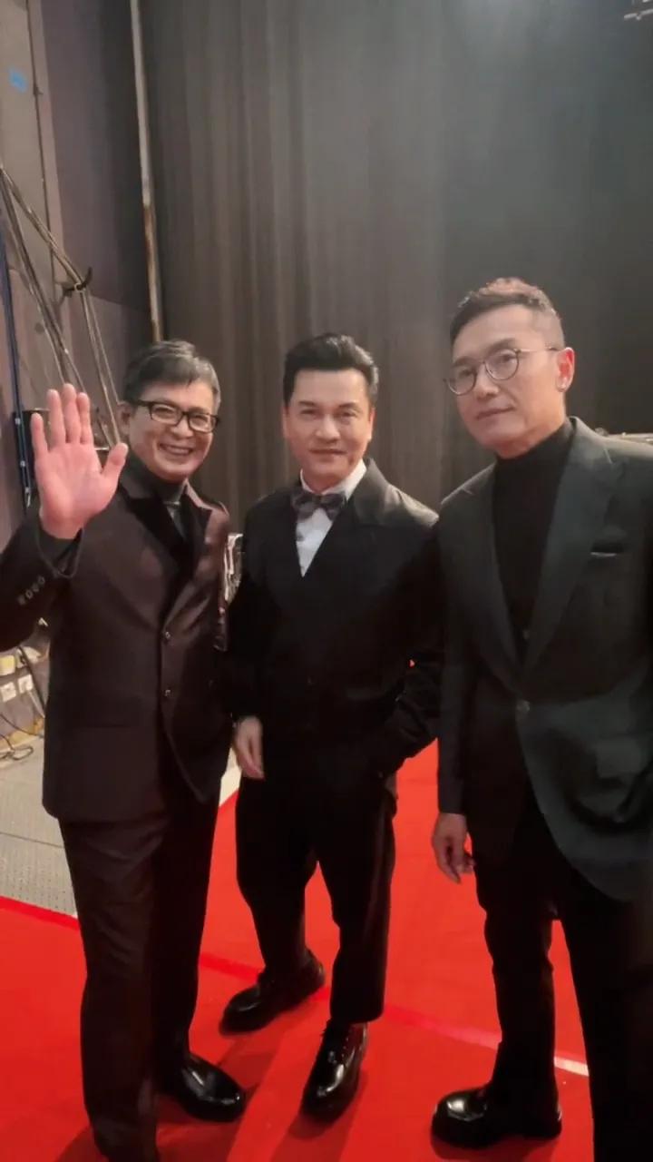 全都是熟悉的面孔
他们都老了
