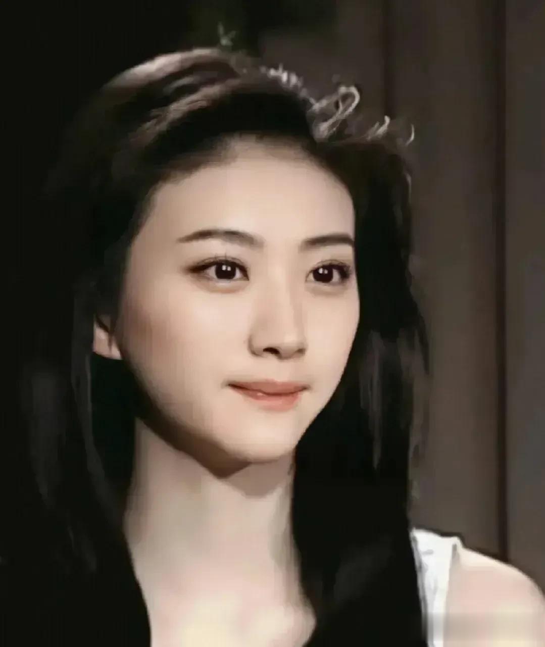 为什么明星出事后不是选择向公众道歉来挽回声誉和形象，却反而发辟谣声明呢？要是清白