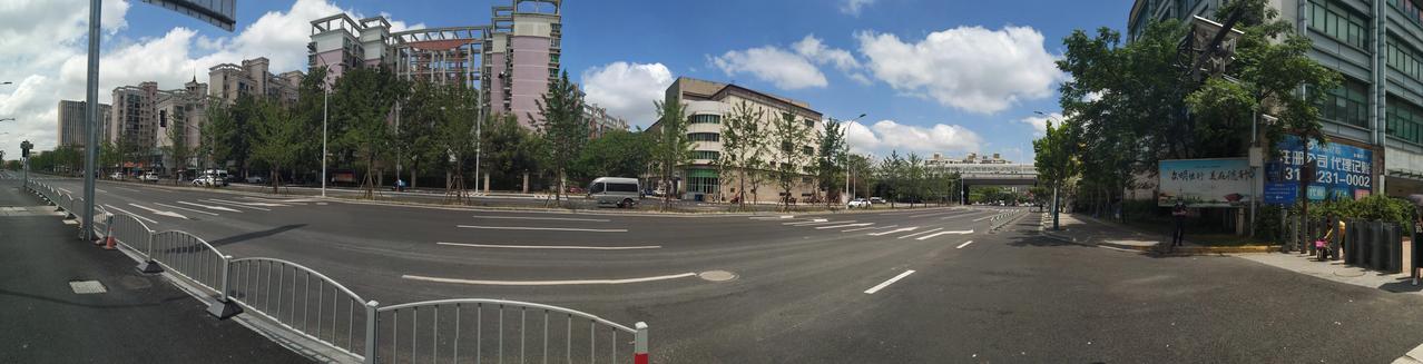 解封以来首次到浦东，拍照纪念[大笑][大笑][大笑]


   