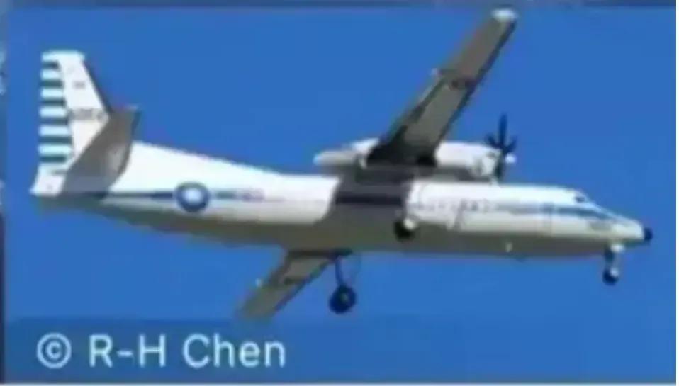 突发！今‮凌日‬晨，一架‮湾台‬省飞机‮台从‬北‬起飞，突然‮过越‬海峡‮线中‬