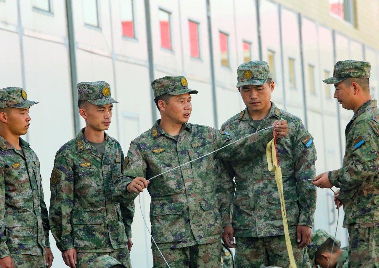 武警21式与韩国军队迷彩服 ​​​