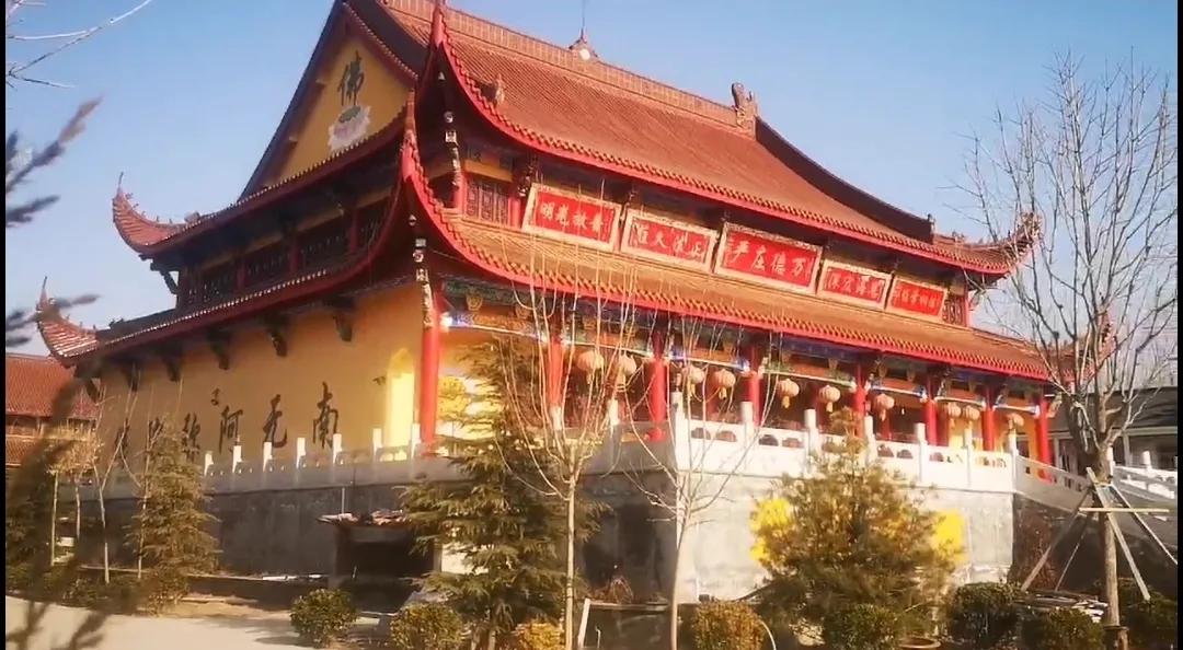 这个寺院尽管是异地重建，而最近一次修建也是近些年的事，但是，我想它仍有他的价值，