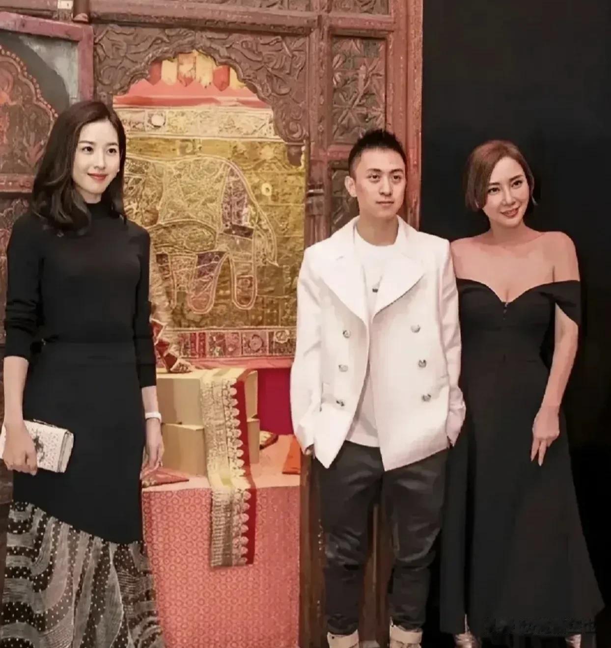 奶茶妹妹章泽天真是越来越有气质了，以前是纯真可爱，现在是知性干练，真是越来越有女