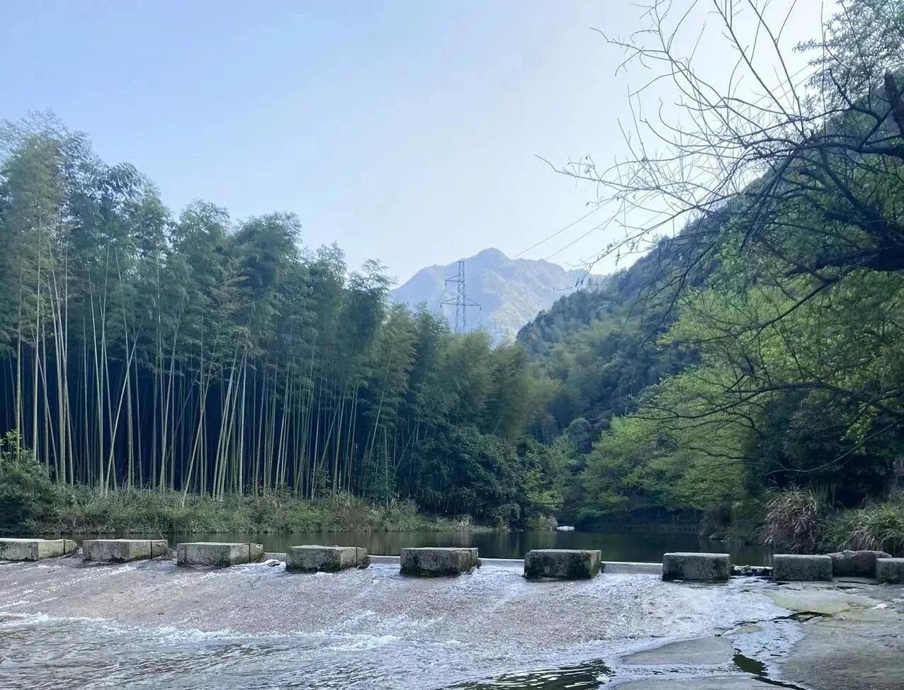  这个周末晴天+升温
阳光和煦，温度适宜
下周最高温度更是高达28℃
这种天气
