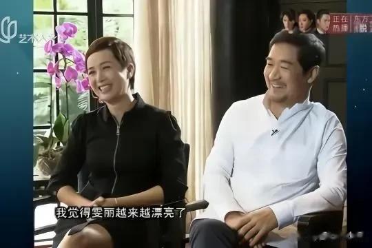 一次节目中，主持人问蒋雯丽：作为朋友，你觉得张国立这人怎么样？蒋雯丽直言：“他活