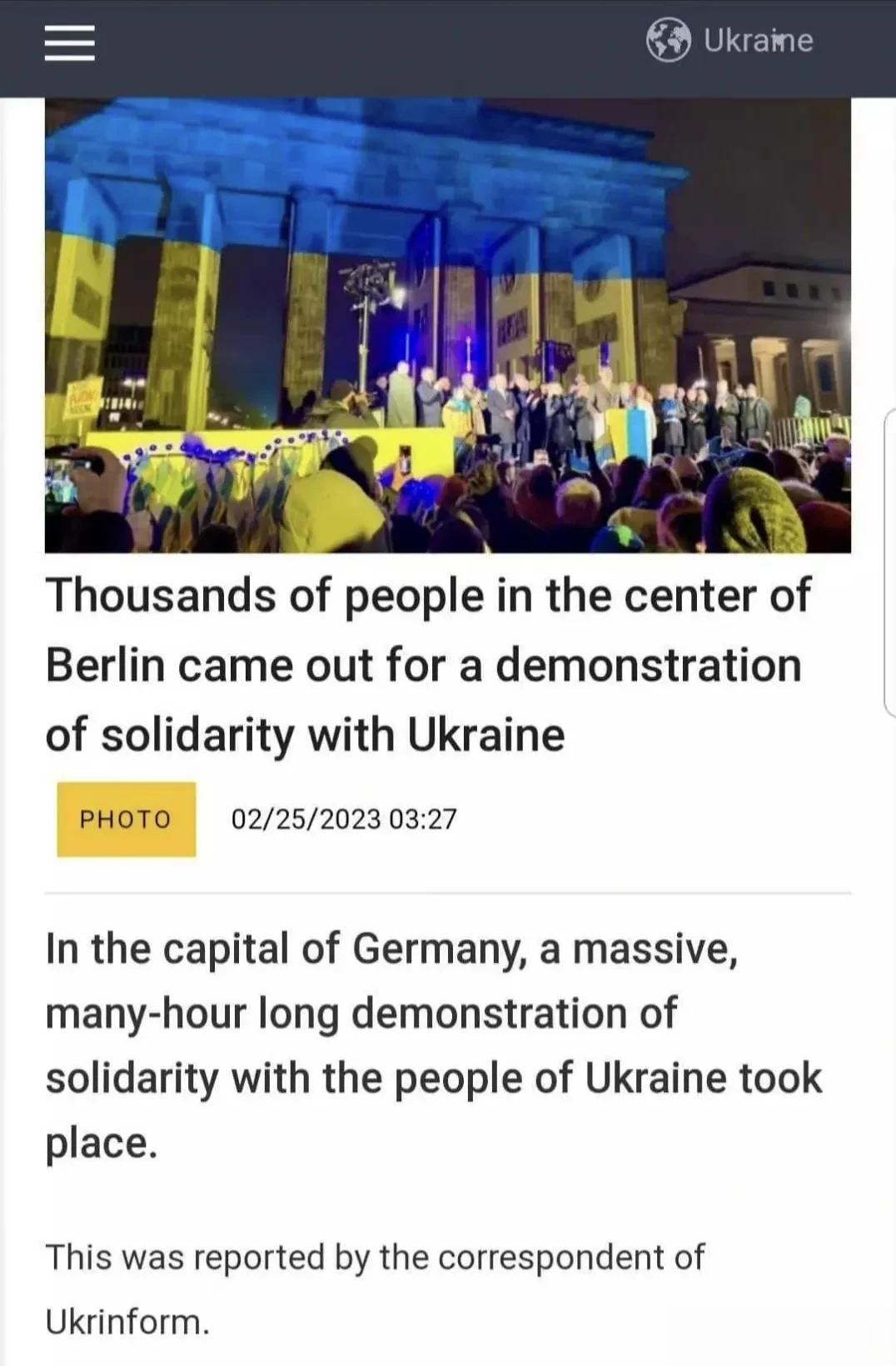 在俄乌冲突一周年之际，德国柏林市中心数千人纷纷走向街头声援乌克兰。声援示威活动长
