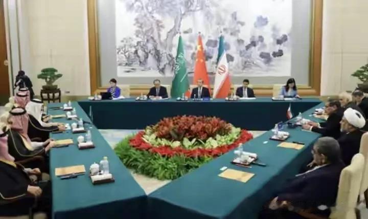  伊朗总统访华代表团成员马兰迪称，他认为中国、沙特、伊朗的保密工作完备，瞒过摩萨