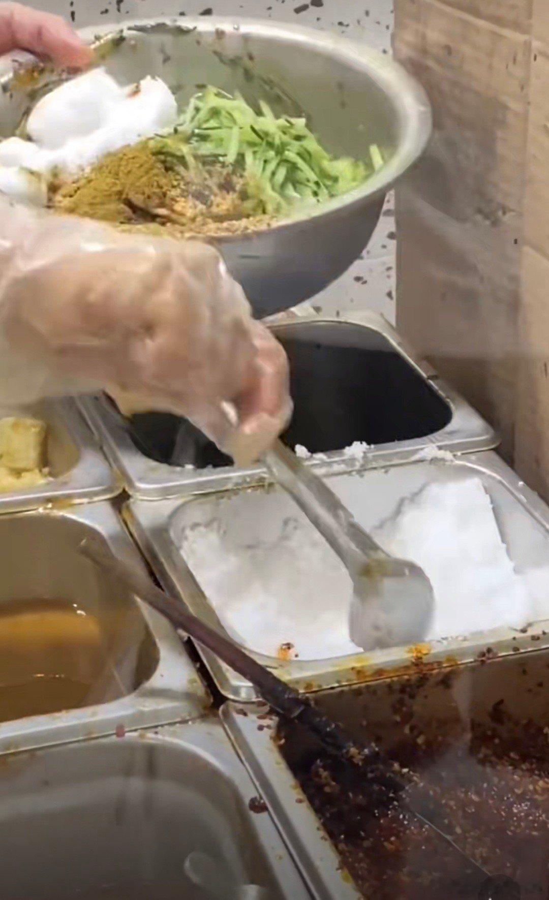 目测1000千卡以上这白糖够吃一个月的哈哈😆  ​​​