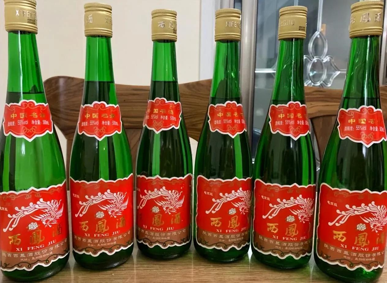 中国4大“光瓶酒”，不含1滴香精，全100%纯粮原酿，看你喝过几个？

第一款：