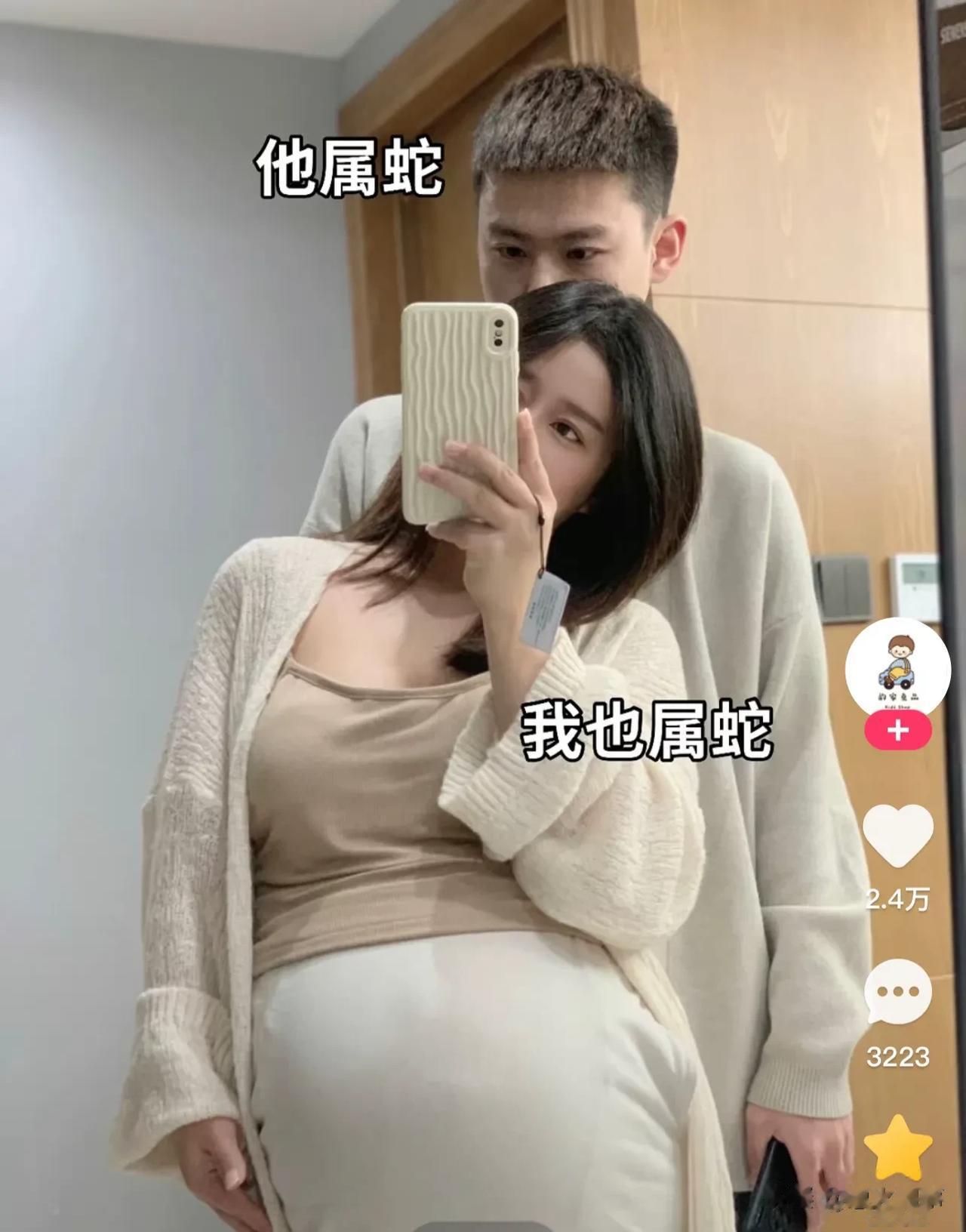 年龄相差很大的夫妻有很多，但是像以下图中这么恩爱的是少之又少啊！

图中我们看到