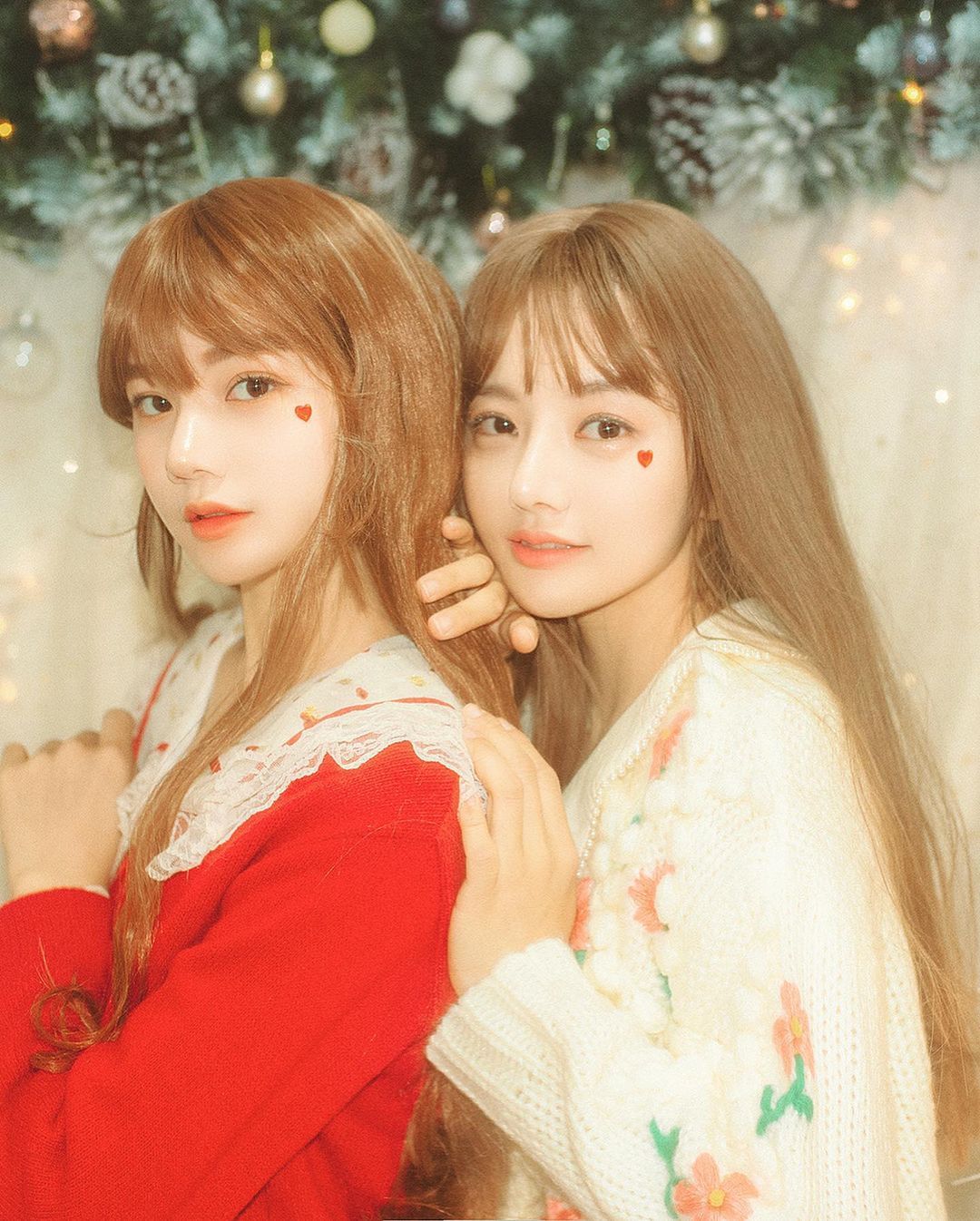 可爱的双胞胎#少女写真#  #情绪Leo# #清纯御姐#,#美妆搭配# ​​​