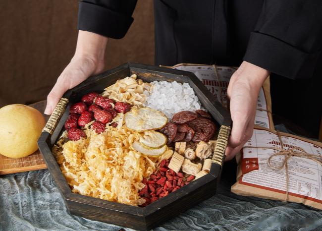 惊蛰，只吃梨那就out了！天气逐渐回暖，万物复苏，惊蛰除了梨，大家还可以吃点春笋