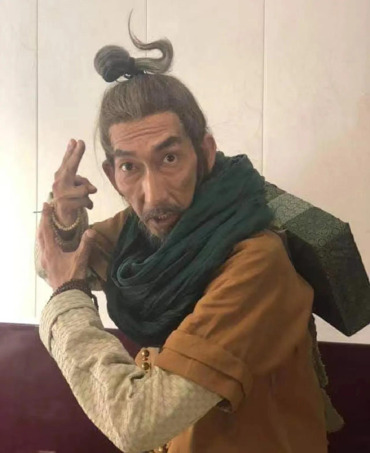 车保罗爷爷分享旧照。长的好有故事感，天生的演员！祝他身体健康！