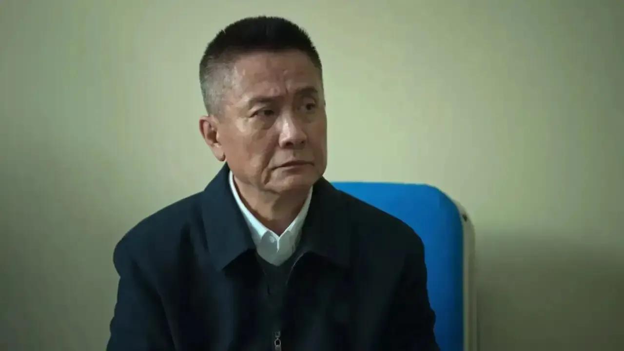 没想到《狂飙》里的孟德海局长还是个肌肉男，63岁的身材比年轻小伙子还壮。
孟德海