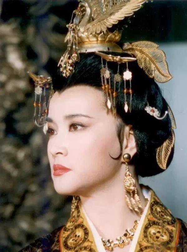 宸妃 #东壁探微# “宸”这个字，可以引申为：帝王的、皇位这个意思。这个字特别受