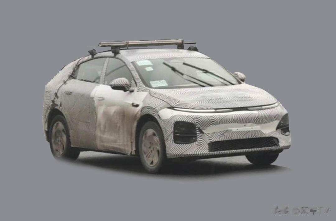 【小鹏首款中型SUV！电动尾翼+撞脸阿维塔 这是紧咬Model Y？】在小鹏完成