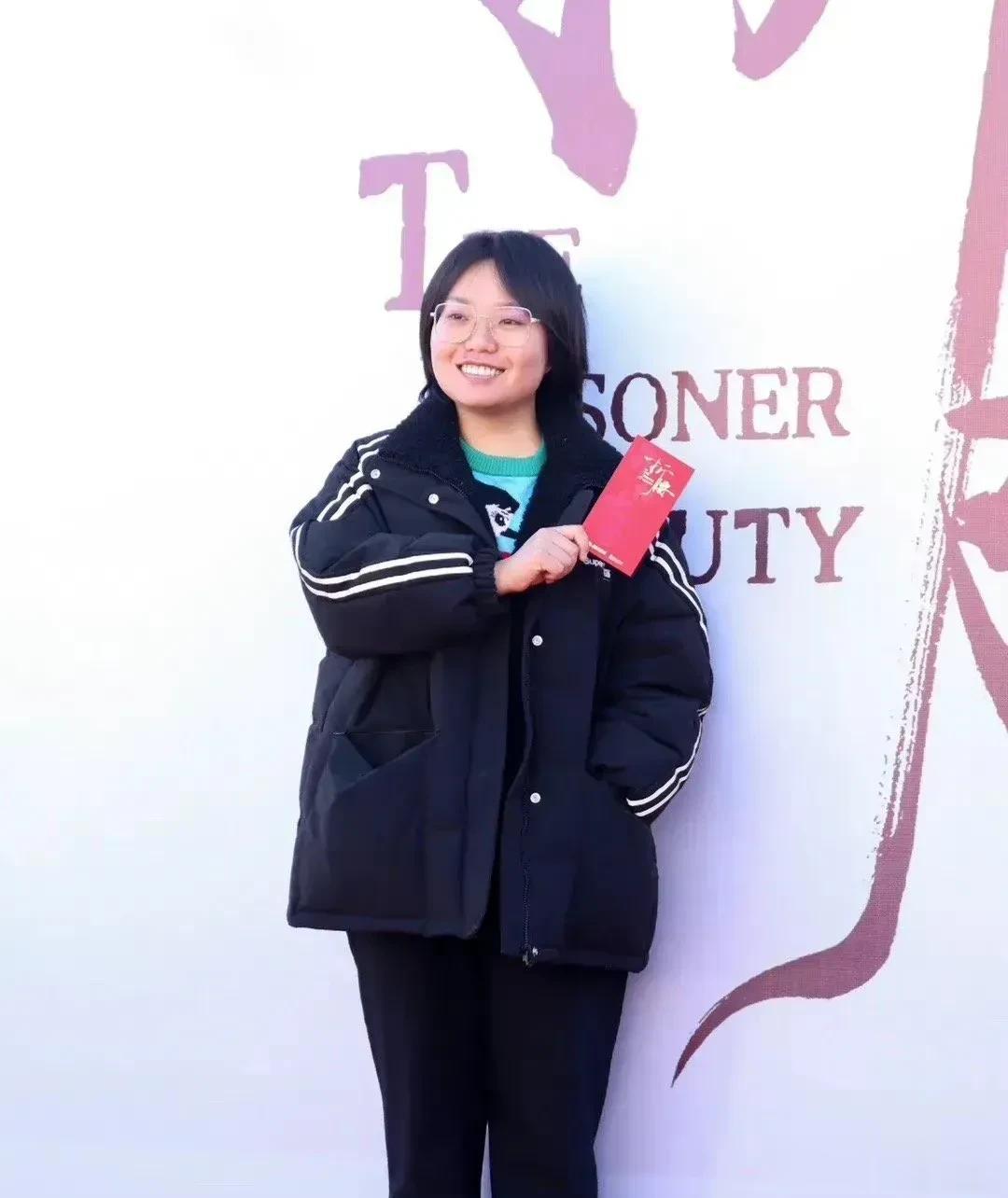 北大才女李雪琴这是开始演戏了吗，感觉演的是宋祖儿的丫鬟，李雪琴角色气质是有了，但