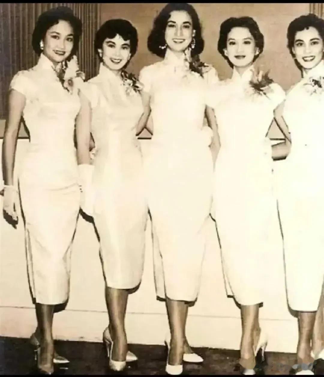这是一张珍贵的照片，照片里这几个女人，都是几十年前非常有名的明星和名媛，当年的名