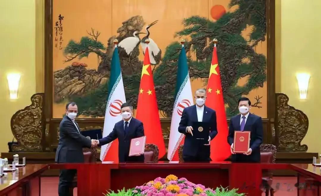 
伊朗转向东方，竭力寻找中东破局突破口！
2月16日，伊朗总统莱西出访中国，中方