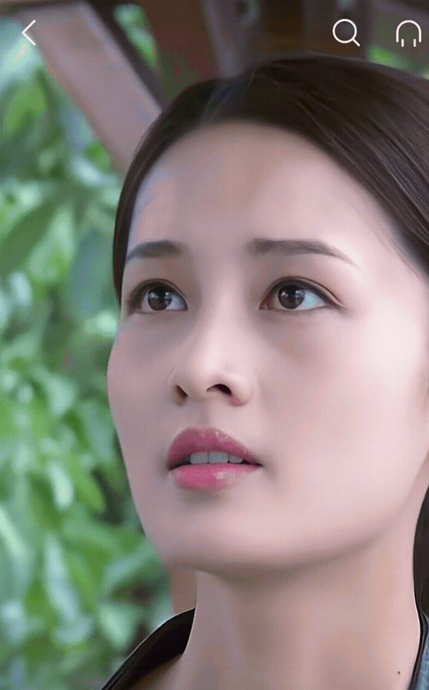 我就纳闷了：就没人发现她的下巴是歪的吗？在《楚乔传》里我就发现她的侧脸看着别扭，