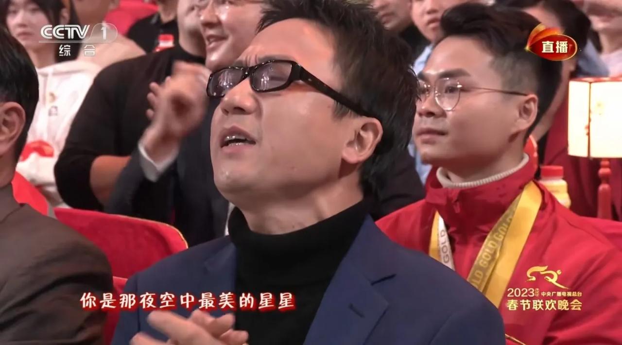 《早安 隆回》的原唱在下面坐着，为啥不让原唱上台？本来就是普通人唱歌，这个原唱也