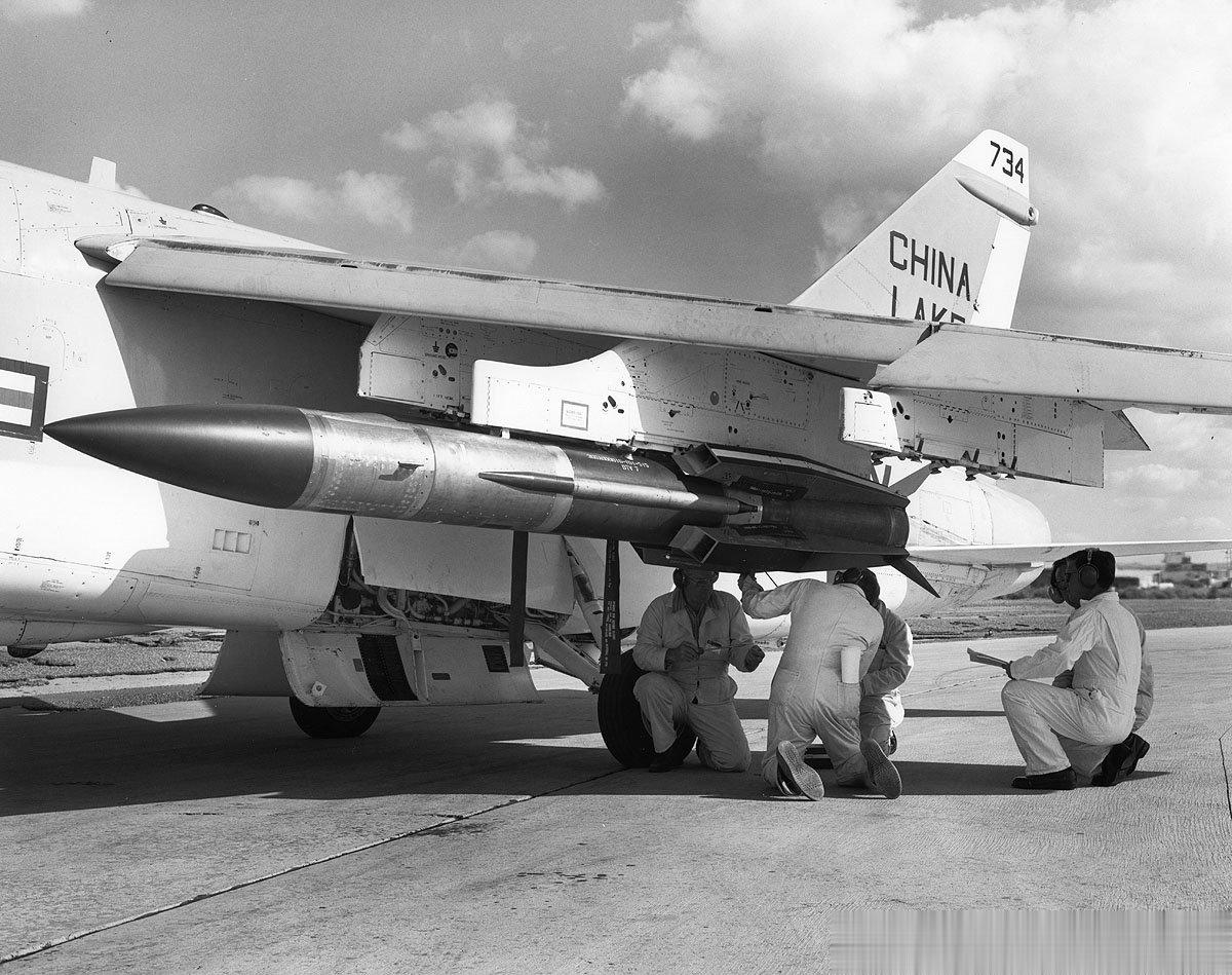 1974年，海军用一架A-7空射一枚低流量冲压动力试验飞行器，它达到并超过了2马