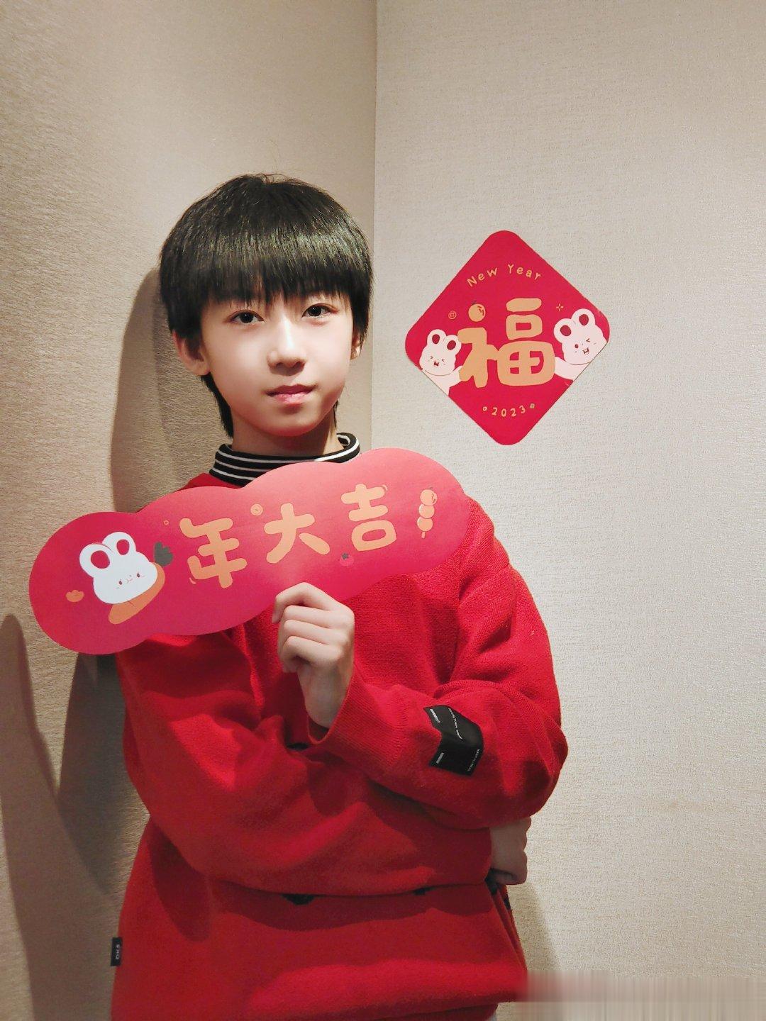 ybw＂夏季风景如画，画中的你风度翩翩.＂𝒮𝓊𝓂𝓂𝓮𝓇 𝓅𝒾𝒸