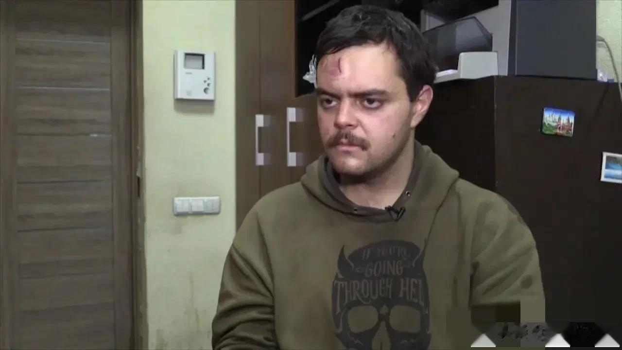俄罗斯释放的英国雇佣兵阿斯林，已重新领导乌军跟俄军战斗！！
​视频显示，阿斯林将