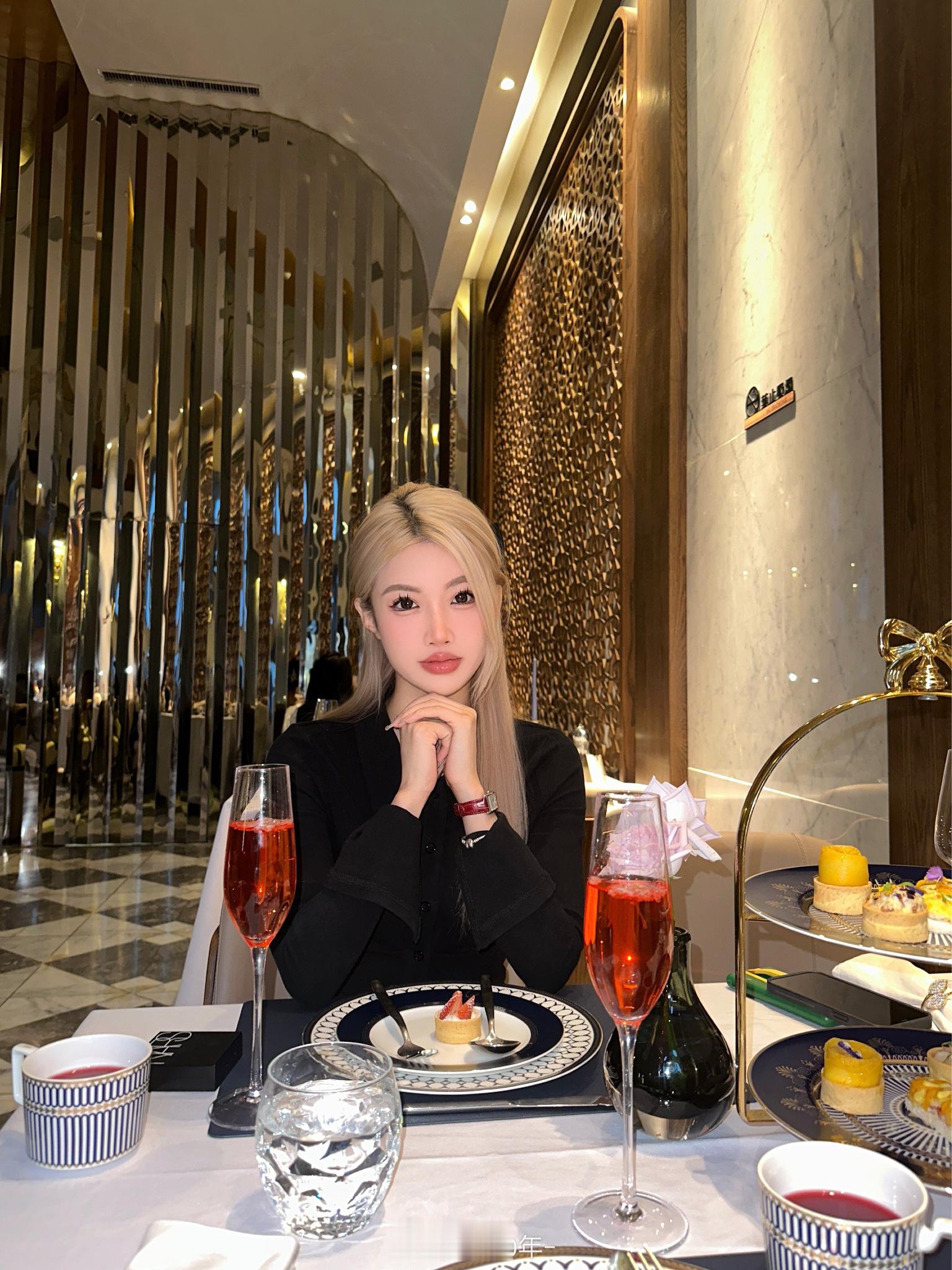 🥂  ​​​
