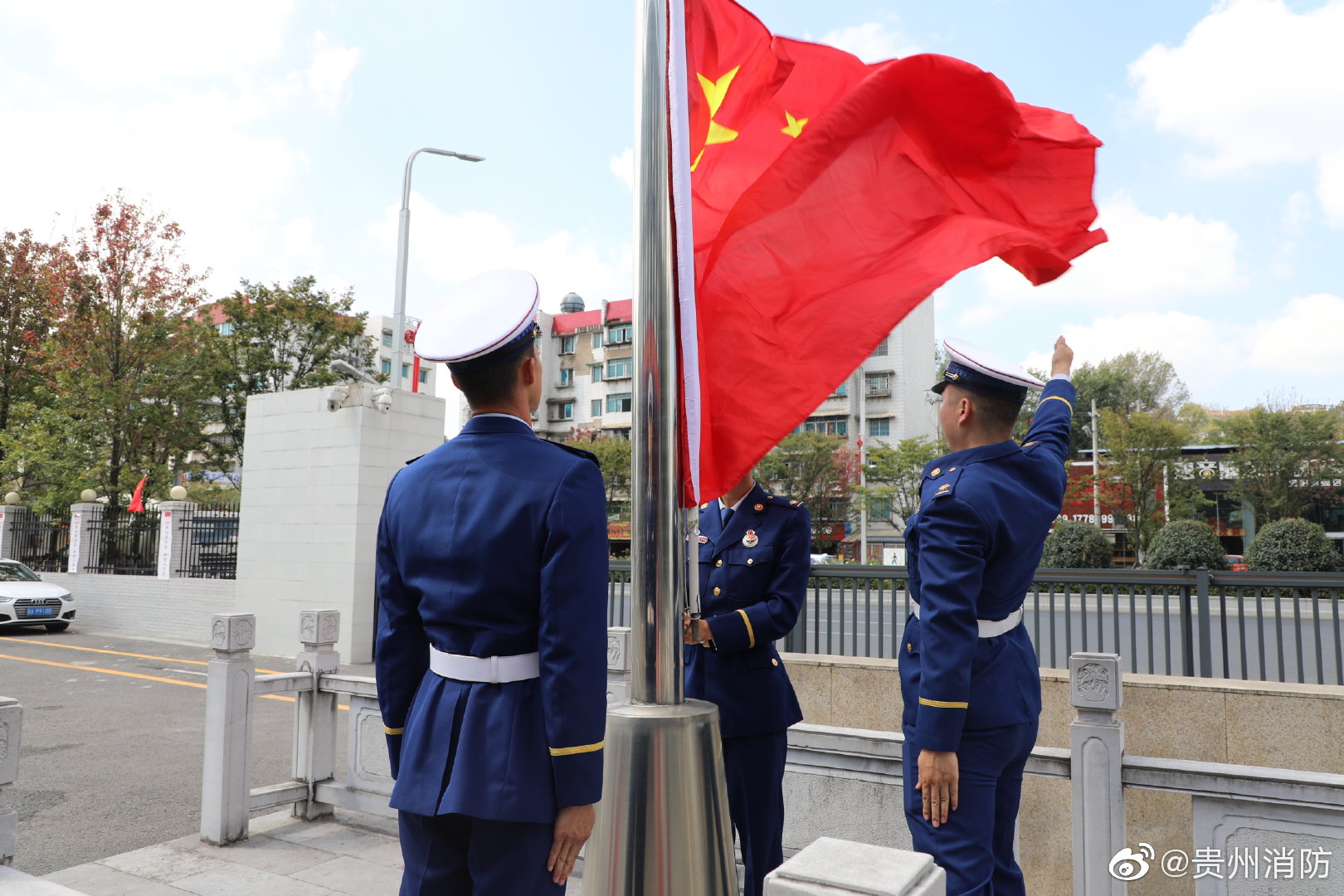 工作日，早点出门别迟到哟