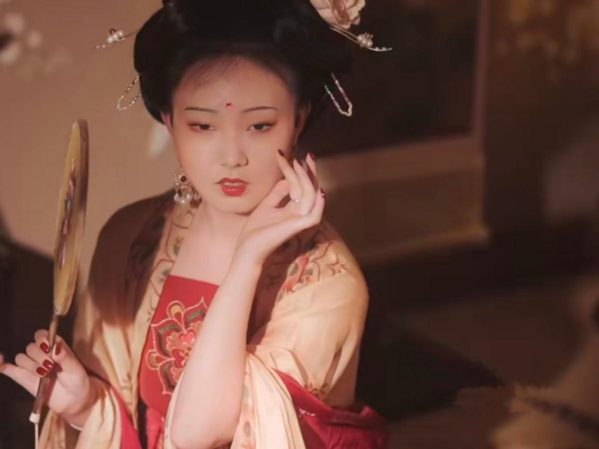 有的人活着，他却死了。千金公主就是唐朝王室的耻辱，为了生存，她认侄媳妇武则天为干