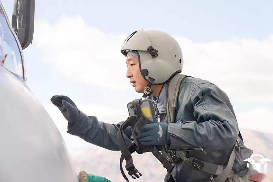 西部航空兵某旅…有蹚水过河闯新路，立身为旗换新羽的首批机务换装分队 ​​​