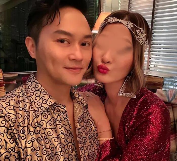 人不可貌相，张智霖好好先生的人设就这样塌了吗？
夜店常客，两夫妻不是很恩爱吗？经