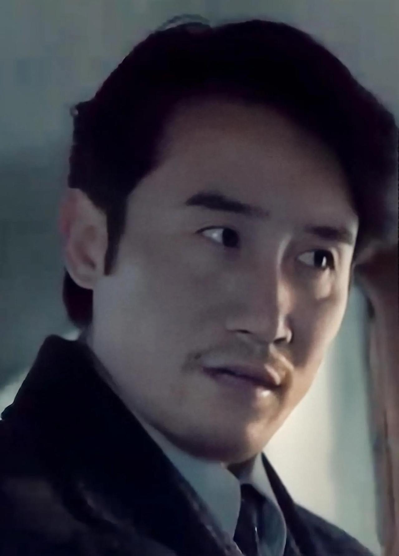  奇道（原名亓亮），出生于安徽省阜阳市，毕业于中央戏剧学院表演系，中国内地男演员