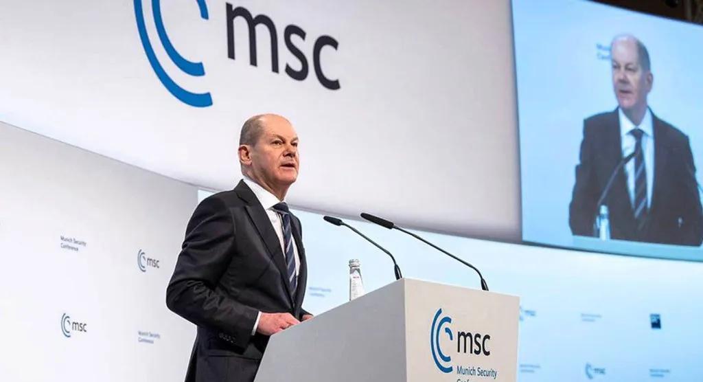 德国总理朔尔茨说：“任何可以向乌克兰派遣坦克的人……现在就行动吧”。