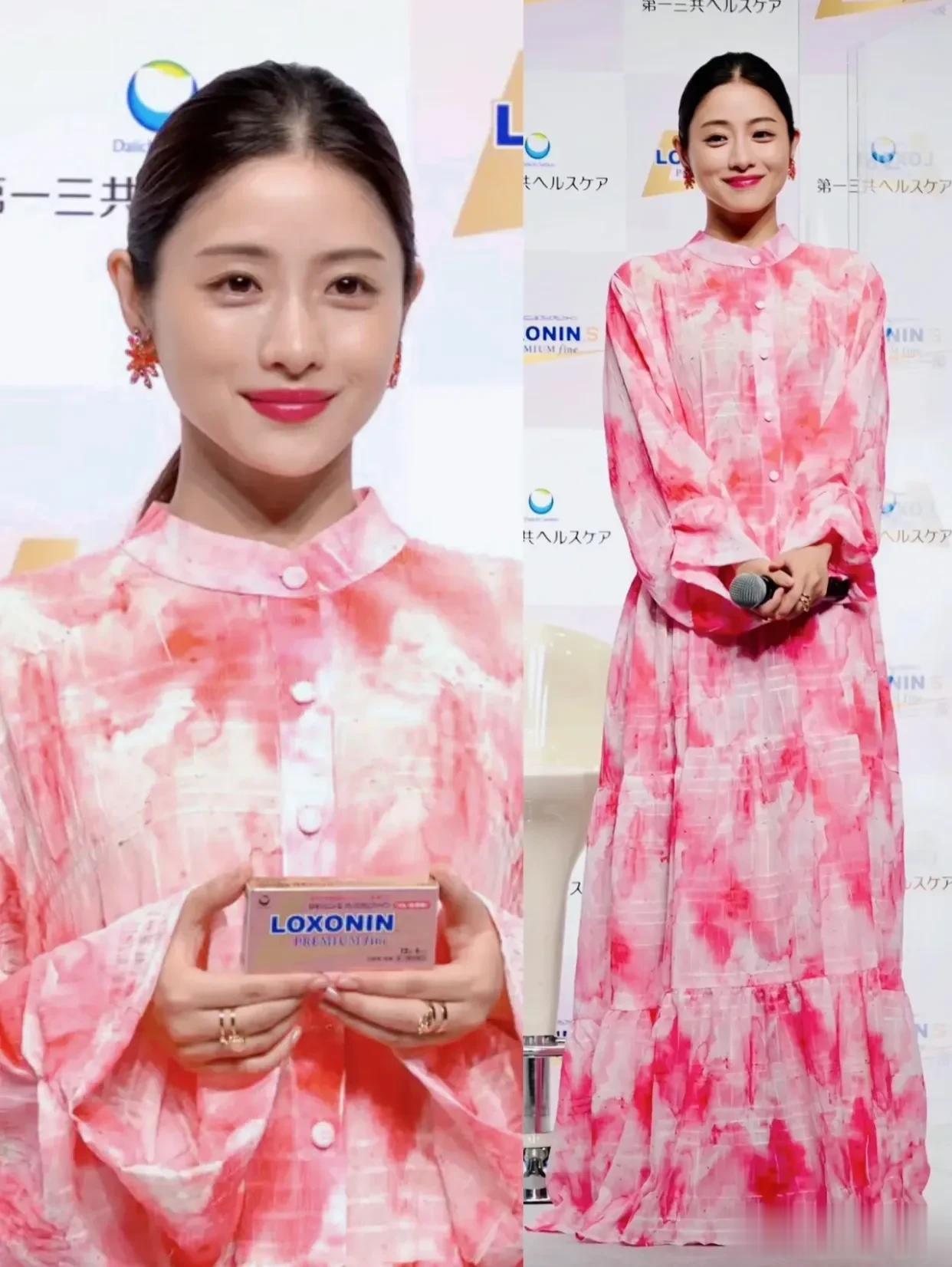 石原里美产后首度公开亮相，美女依旧耐打！
石原里美近日东京出席活动，颜值依然在线