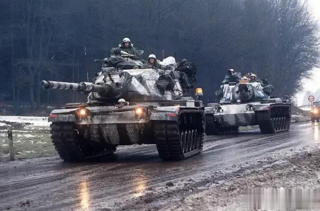 现在终于弄明白美国不愿意援助重型武器给乌克兰的原因。
俄罗斯会把在乌克兰战场上缴