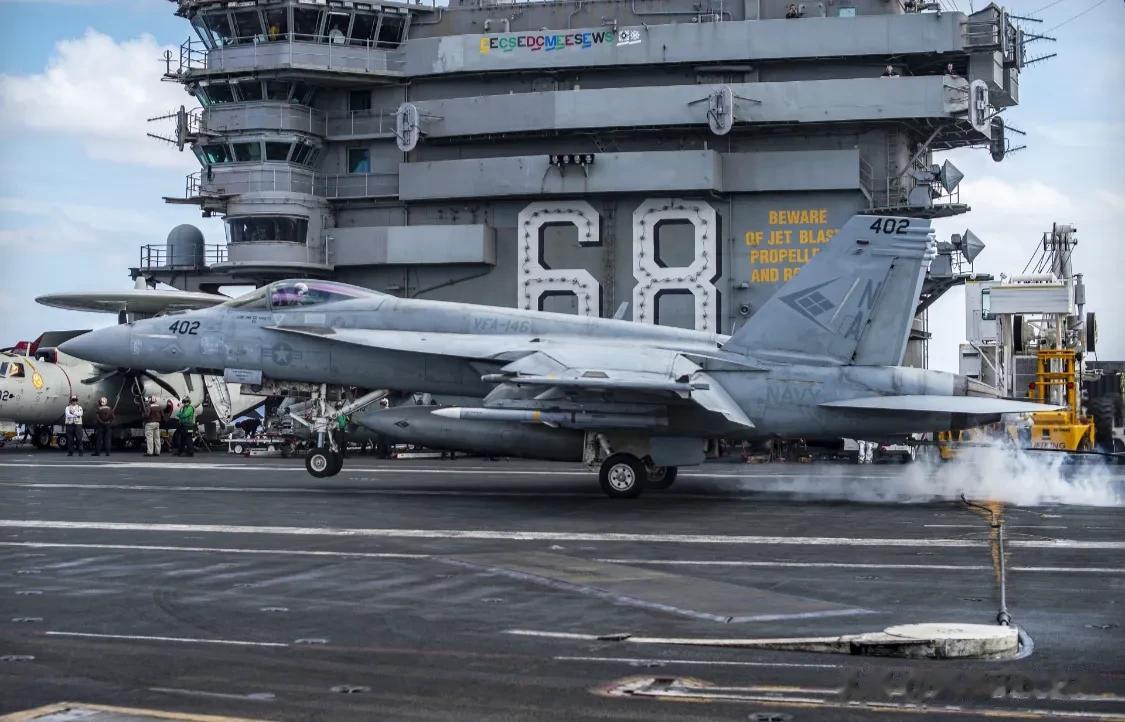一架美军 F/A-18E 超级
