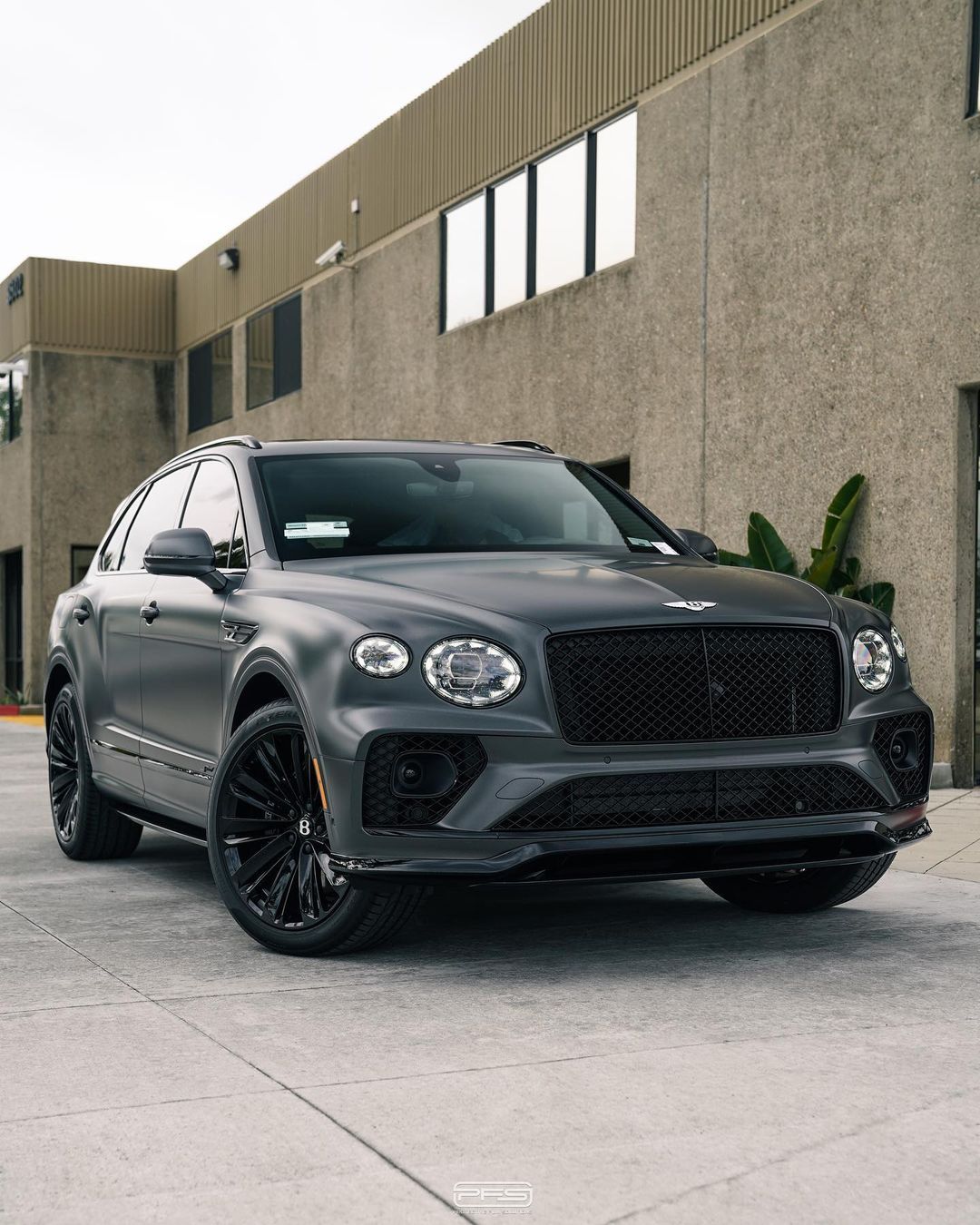 Factory Satin Grey｜Bentley Bentayga Spee