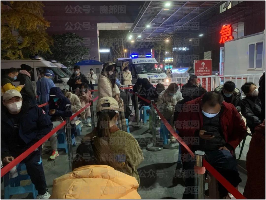 我有个朋友是基层医护人员，毕业以后她在北京积水潭上班，人流量很大，很忙也很累，并