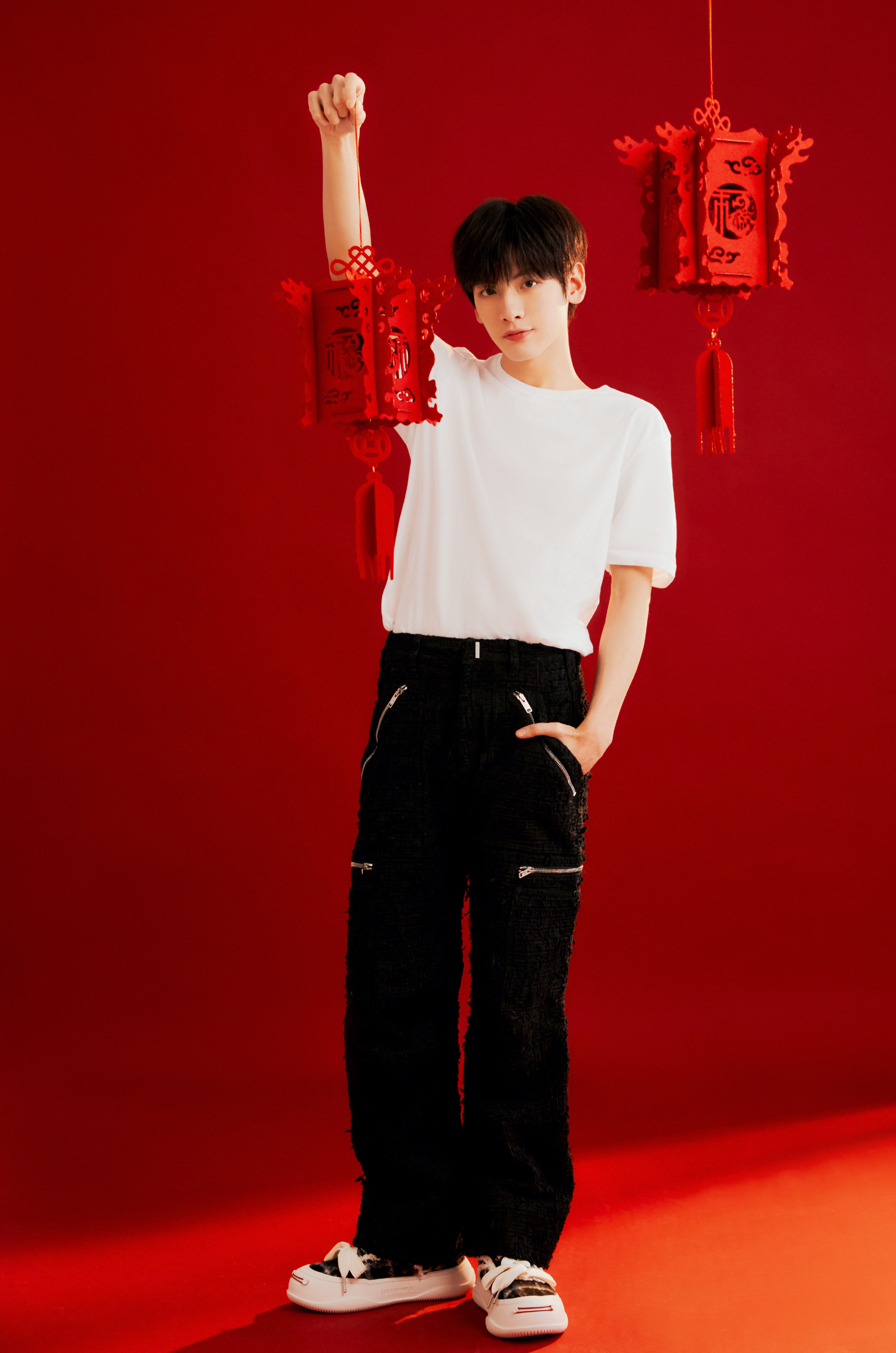 #翟潇闻初五提红灯笼随拍#翟潇