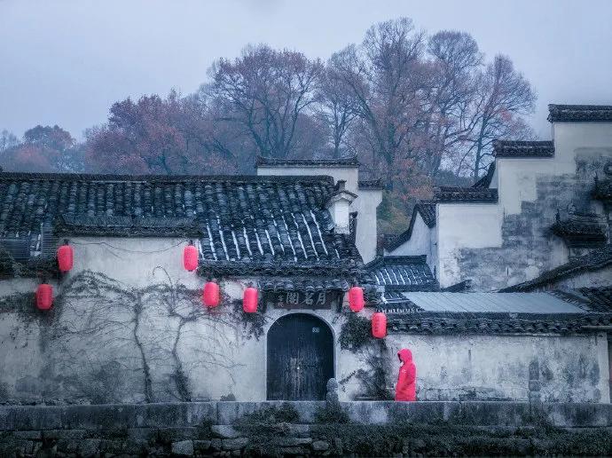 飞花令:主题【霜】，快来评论区接吧[玫瑰]

鸳鸯瓦冷霜华重，翡翠衾寒谁与共。 