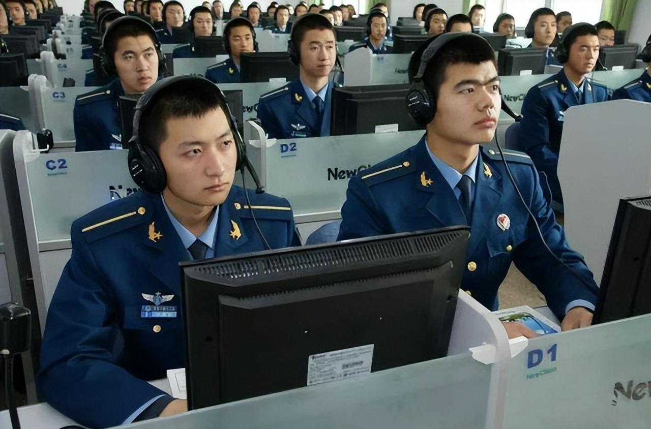 地方院校的大学生，可以报考军校研究生吗？

我军所有的全日制军校，都是一本院校，