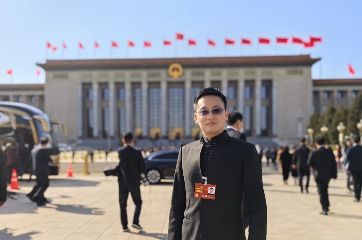 全国政协委员周小平提案3：建议国家发布“台省分裂势力人物黑名单”惩戒令，制裁支独